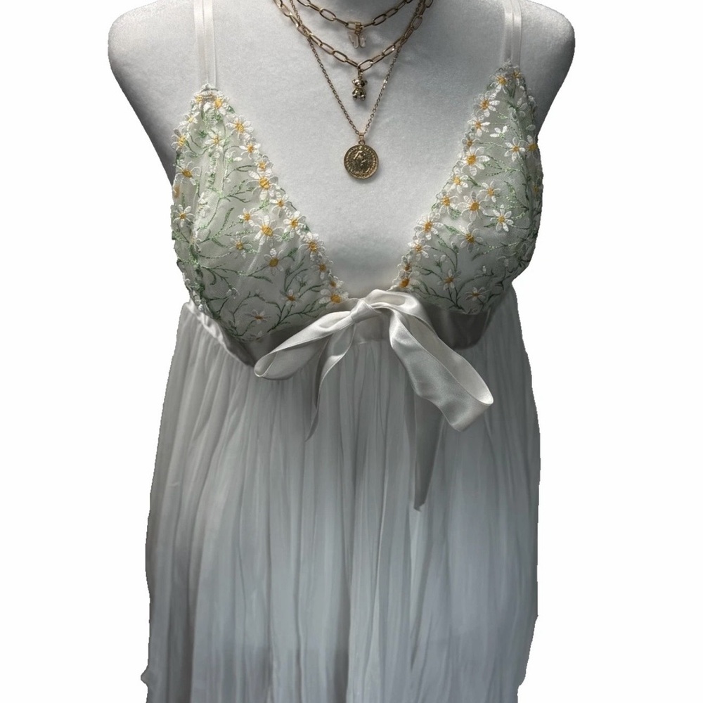 NWOT Victoria Secret Sz XL Babydoll Lingerie White Sheer Daisy Embroidery
